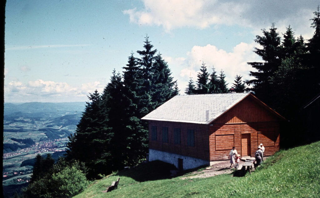 Alte Aufnahme der Pilgerraststätte auf dem Hörnleberg. Damals noch ohne Anbau, welcher im Jahre 1959 erfolgte.